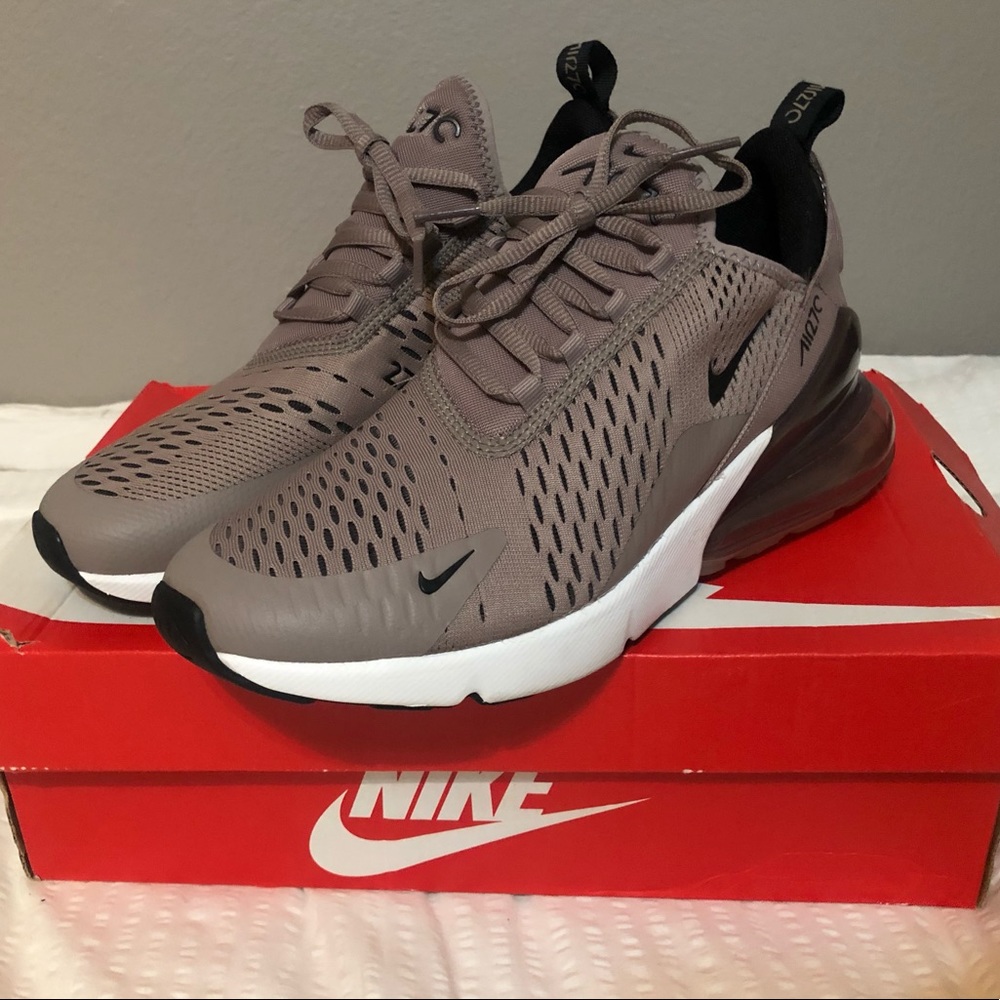 Nike Air Max 270 GS size 8-8.5